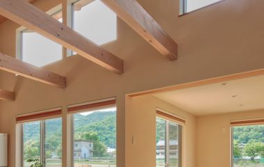 Каркасный дом с высокими потолками: как усилить стены и перекрытия