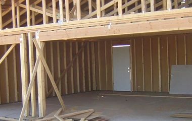 Каркасный гараж: стоит ли делать его по тем же принципам, что и дом?