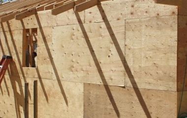 ОСП или фанера для обшивки каркаса: когда что выгоднее и надежнее