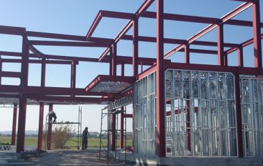 Строительство дома со стальным рамным каркасом: преимущества и недостатки, особенности работ, какие потребуются материалы