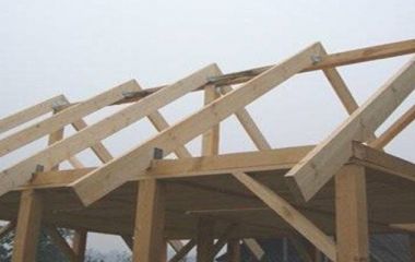 Как правильно подобрать сечение стропил для каркасной кровли